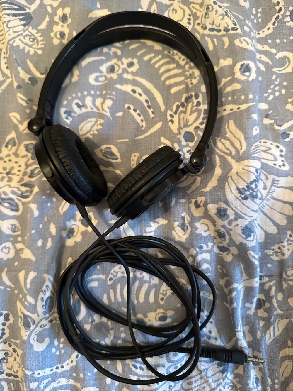 Black Wired On-Ear Headphones - Compact Comfort